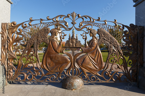 Slika na platnu Large wrought iron gates to the temple complex of the village of Buki, October 1