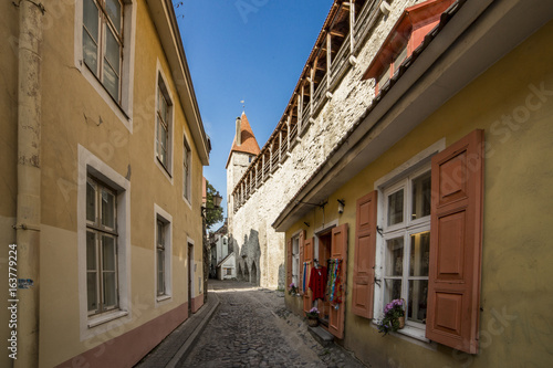 Narrow streets of Tallin © Pawel Sidlo