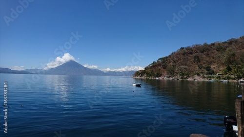 Les volcans du lac Atitlan photo