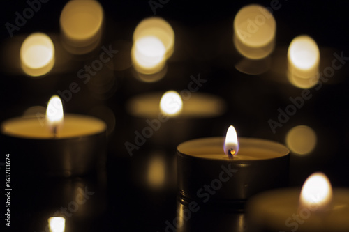 Candles/ Candles in memory of the victims © mihashi