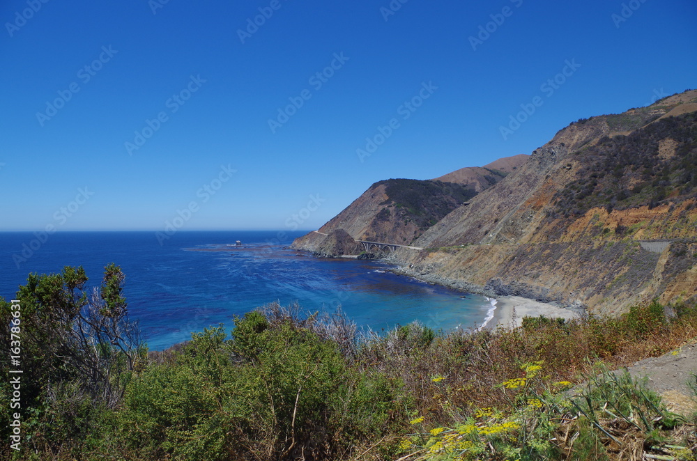Big Sur road and the amazing Pacific ocean