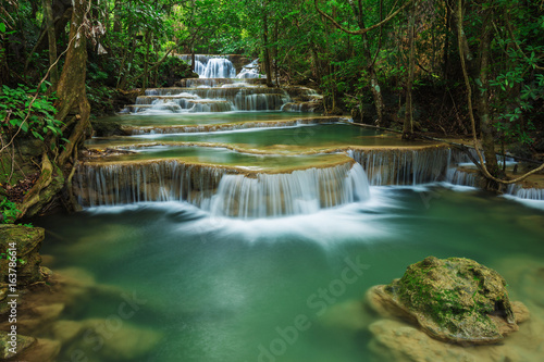 Fototapeta Naklejka Na Ścianę i Meble -  Level 1 of Huay Mae Kamin waterfall in Khuean Srinagarindra National Park, Kanchanaburi, Thailand