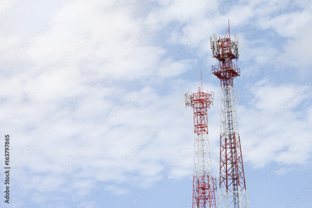 Two antenna tower with white cloud and blue sky on daytime.
