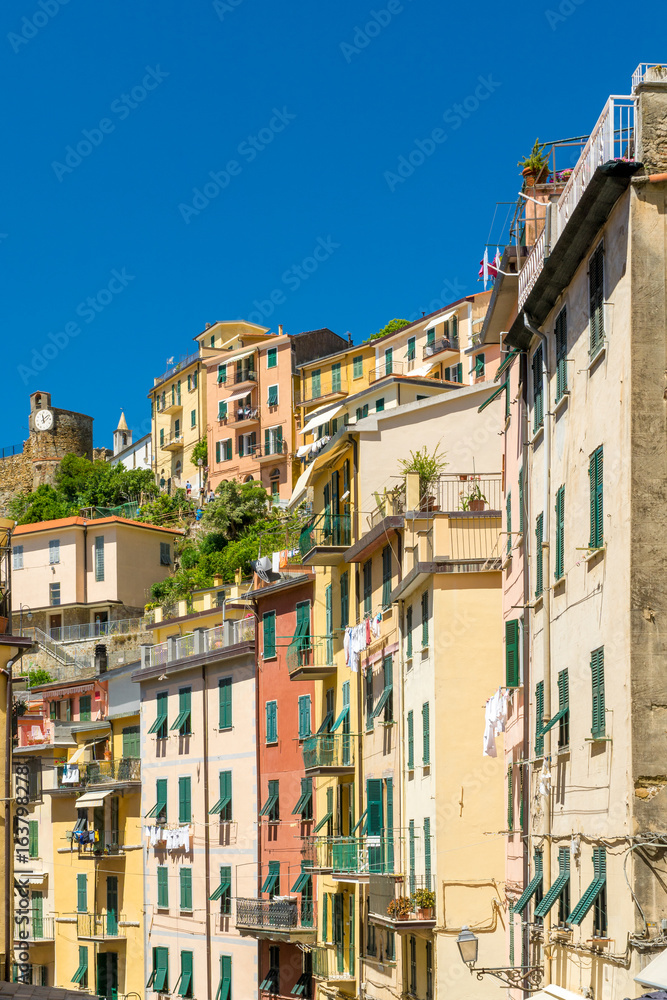 Farbenfrohe Häuser von Riomaggiore, Cinque Terre, Liguria, Italien