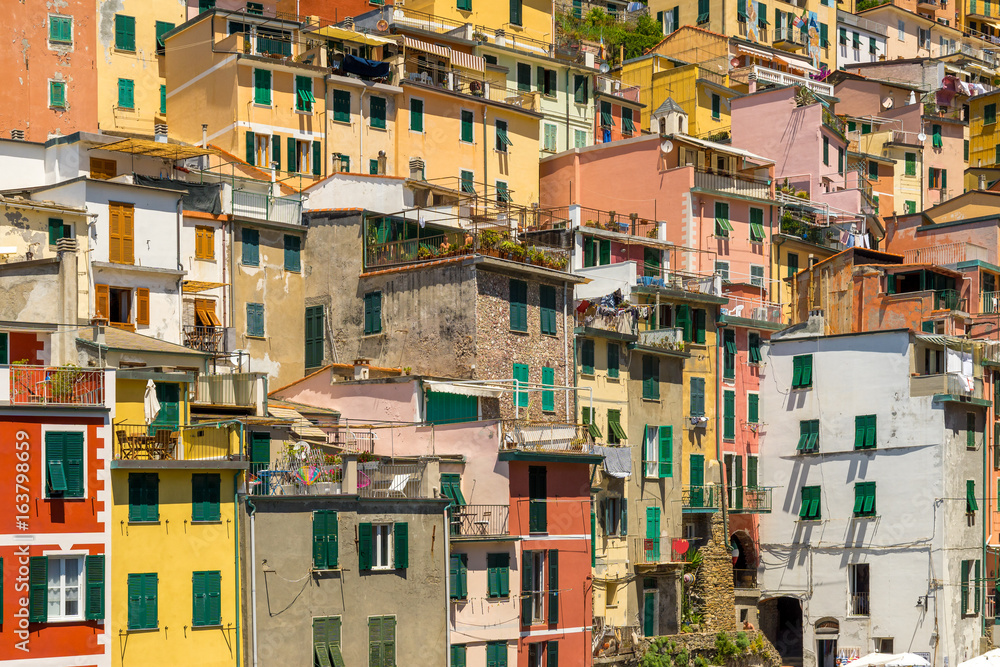 Farbenfrohe Häuser von Riomaggiore, Cinque Terre, Liguria, Italien