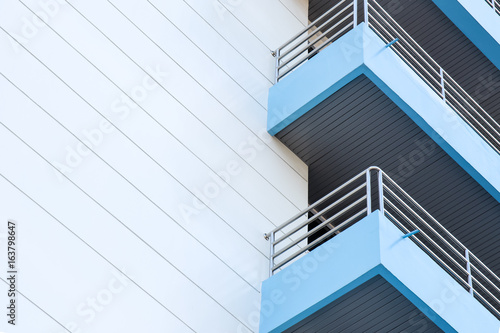 blue balcony pattern © thelowwing