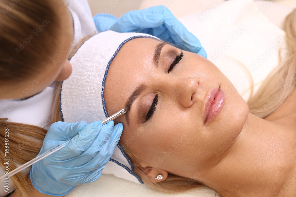 Professional eyebrow correction Professional eyebrow correction
