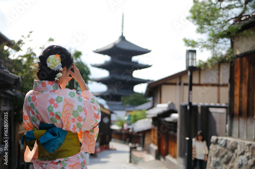  beautiful Japanese woman kimono in kyoto © lansa