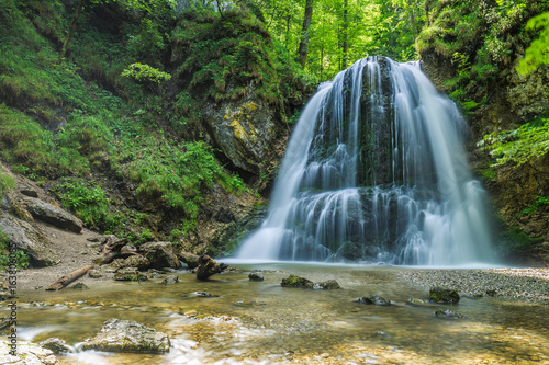 Wasserfall im Wald