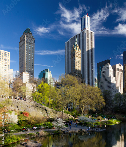 Obraz na płótnie Central Park spring landscape scene with crowds of people relaxing in Manhattan, New York City w salonie