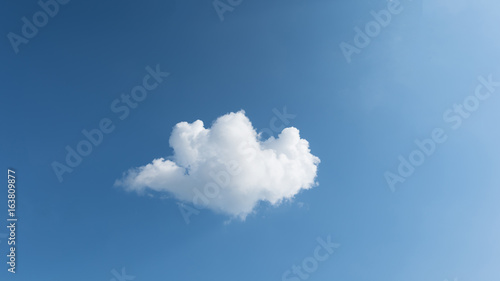 Fototapeta Naklejka Na Ścianę i Meble -  Single white cloud on blue sky