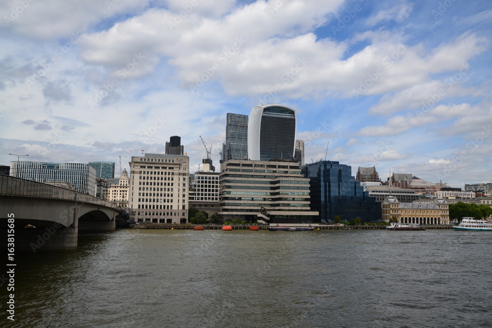London - Thames river & London Bridge