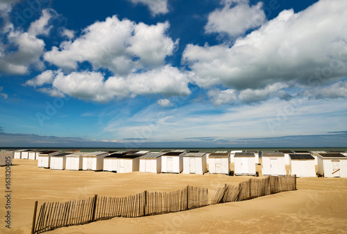 plage de Calais et ses châlets