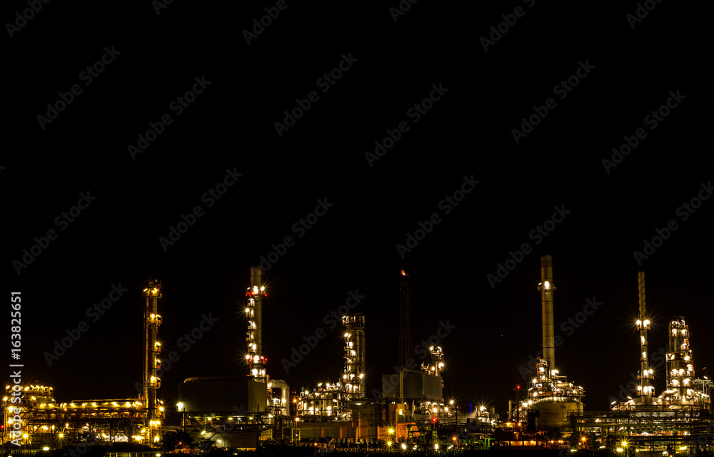 Fototapeta premium Oil refinery plant, twilight time.