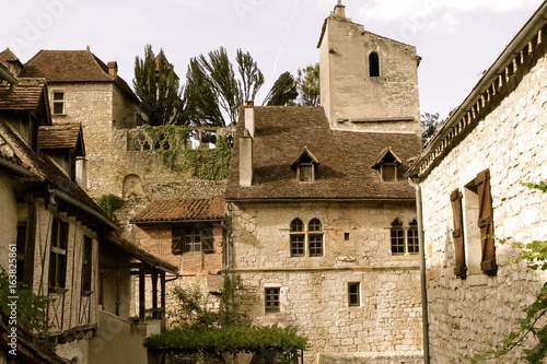 Saint Cirq Lapopie maisons village église