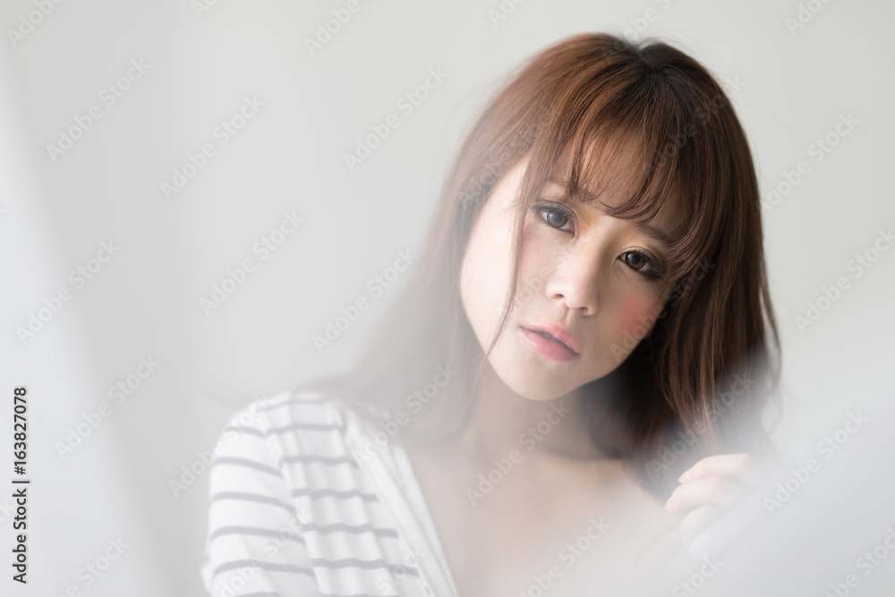 寝起き・女性 寝起き・女性
