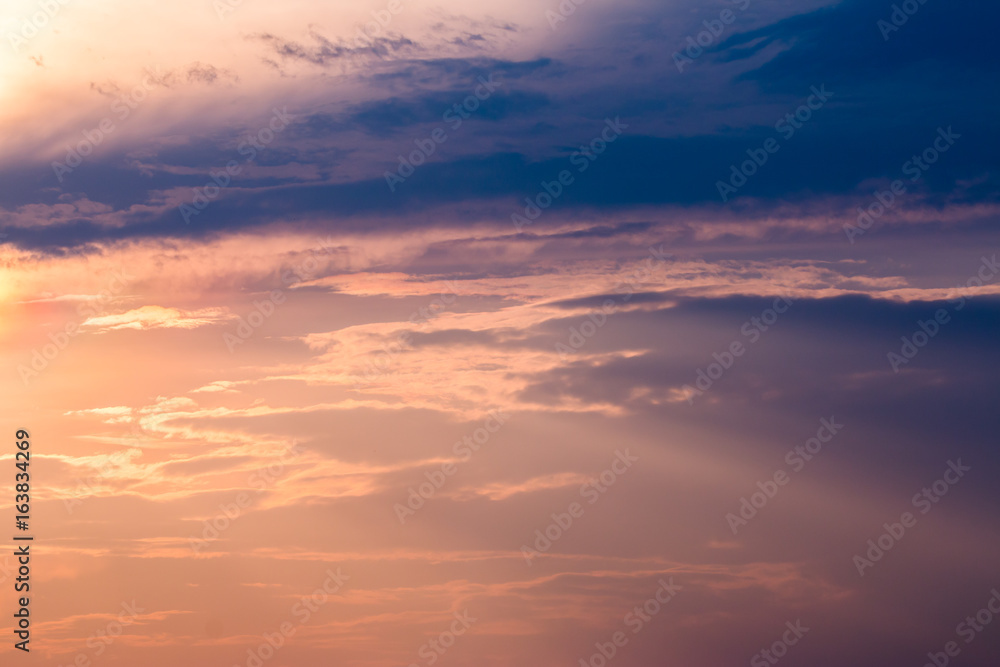 Obraz premium colorful dramatic sky with cloud at sunset