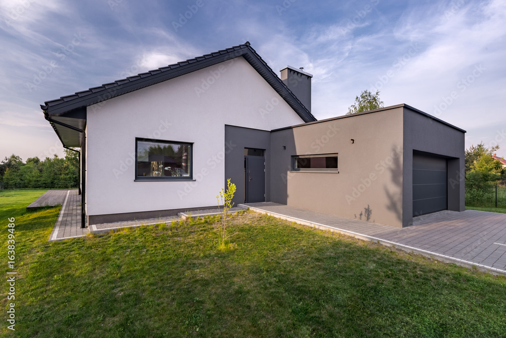 Cozy house with garage