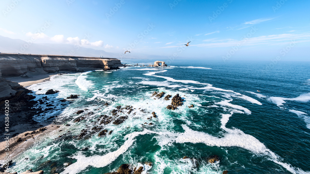 Fototapeta premium Portada (Arch) Rock Formation, Chilean Coastline, La Portada National Reserve, Antofagasta, Chile
