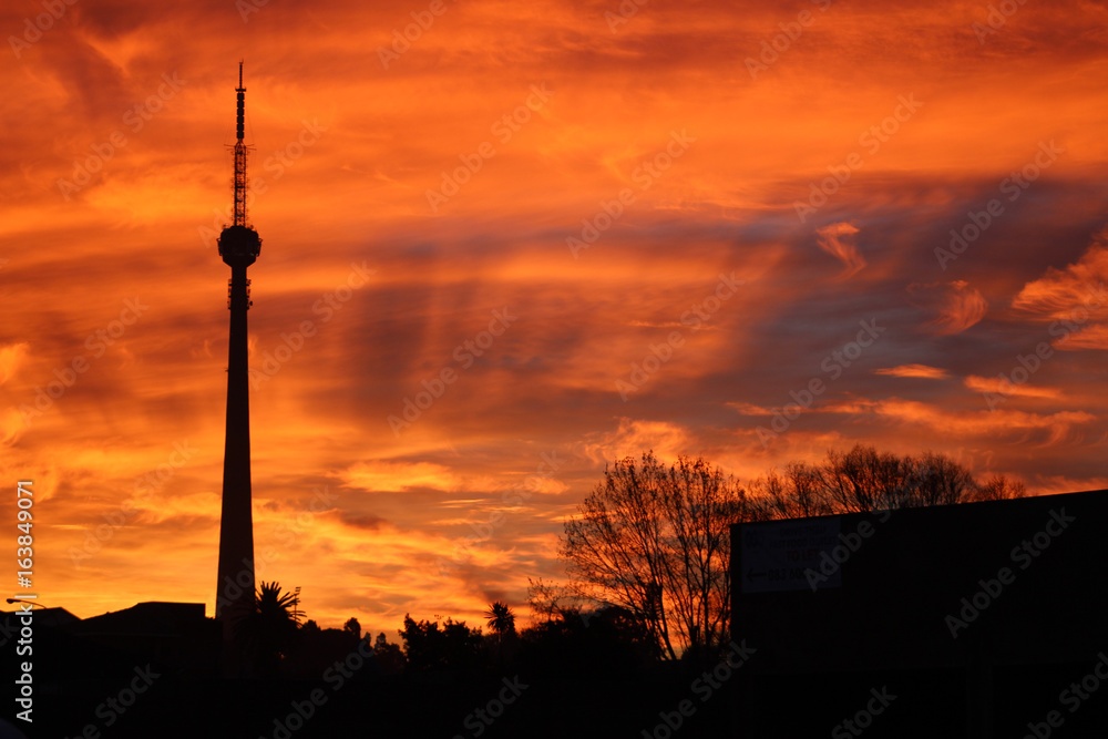 Fototapeta premium communication tower silhouette in johannesburg at sunset