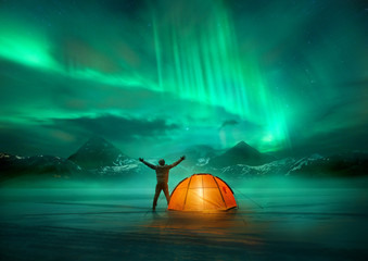 Leinwandbilder Nordlichter Camper Zelt unter grünem Nordlicht  © James Thew