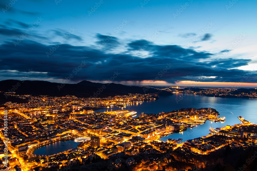 Bergen by night 