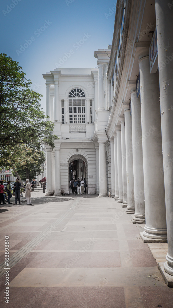Obraz premium Columns of Connaught Place in New Delhi