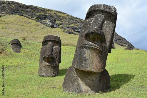 Obraz na płótnie Moai statues at Rano Raraku on Easter Island (Rapa Nui