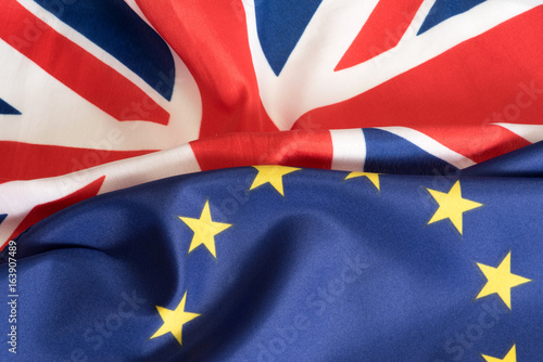 Fotografie Flaggen der EU und Großbritannien