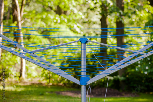 Wäscheständer Wäschespinne im Garten