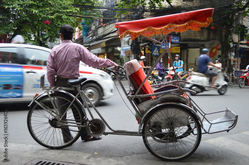 hanoi tuk tuk