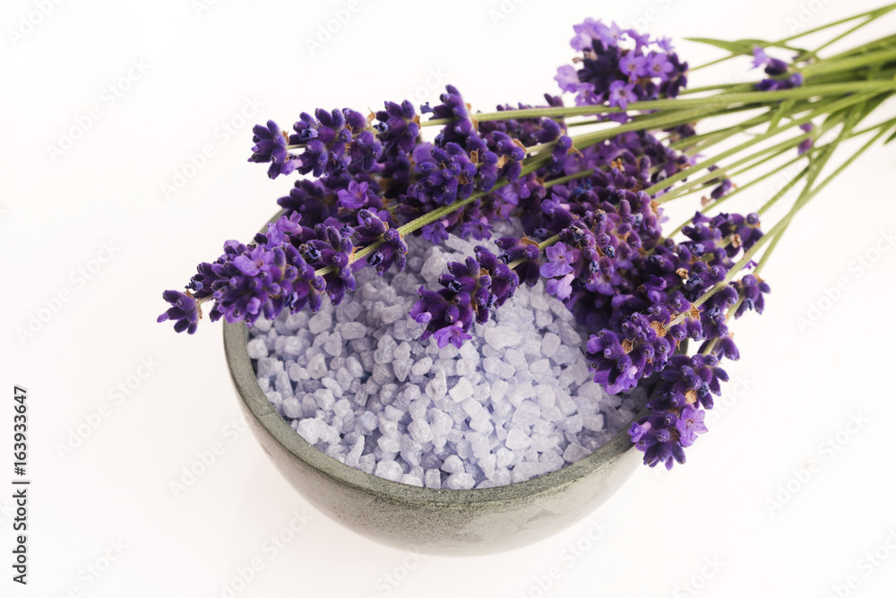 Fototapeta premium lavender bath salt and some fresh lavender