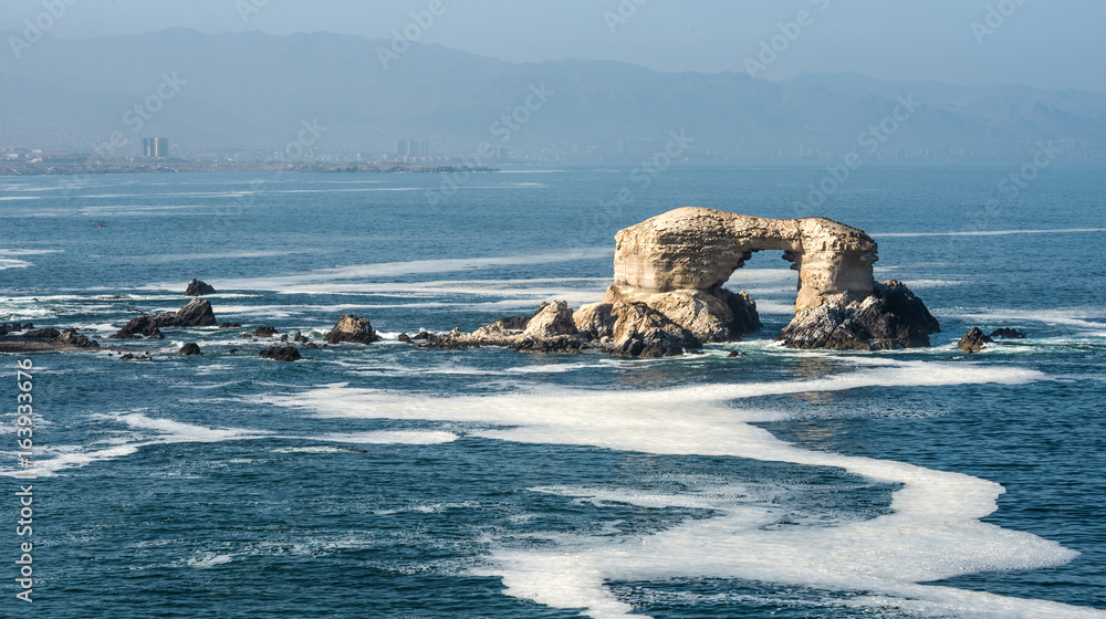 Obraz premium Portada (Arch) Rock Formation, Chilean Coastline, La Portada National Reserve, Antofagasta, Chile