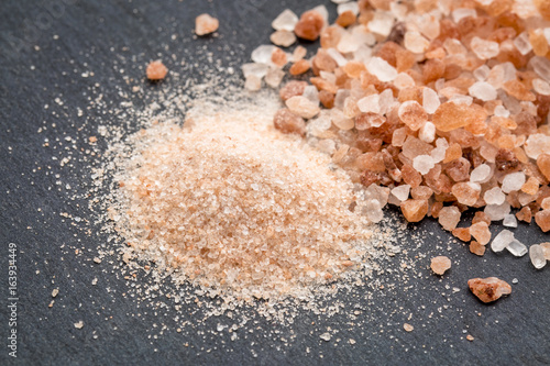 fine and coarse pink Himalayan salt