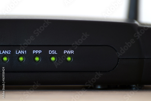 Obraz na płótnie dsl modem mit internetverbindung