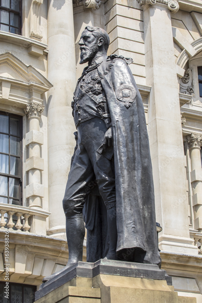 Spencer Cavendish 8th Duke of Devonshire Statue Spencer Cavendish 8th Duke of Devonshire Statue