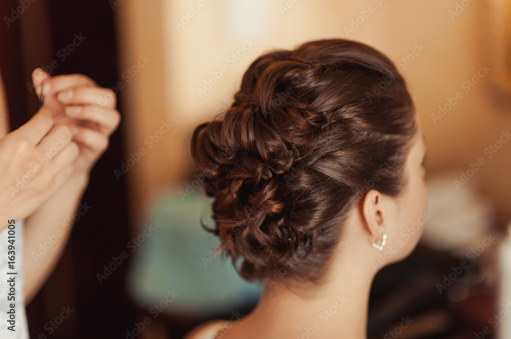 Obraz premium Hairstyle of the bride. Beautiful wedding hairstyle for the bride. Large with details
