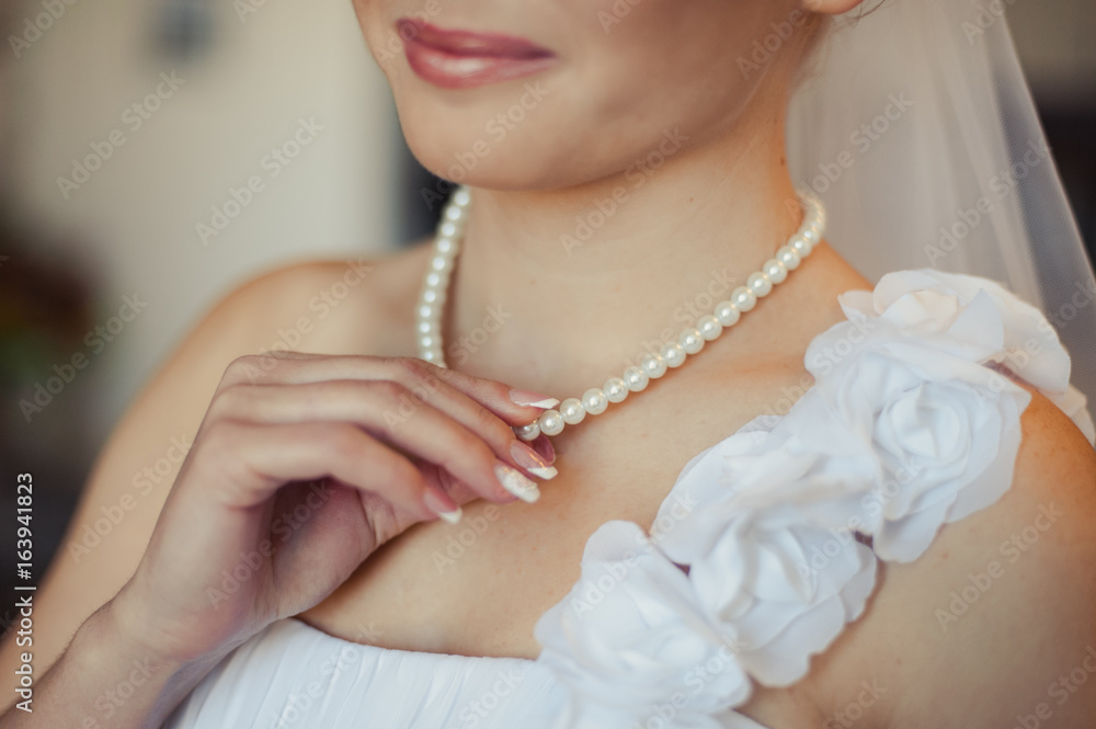 Beads of the bride. Beautiful jewelry for the bride