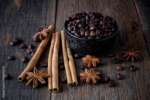 Coffee beans with cinnamon A mixture of popular drinks. © Nattapol_Sritongcom