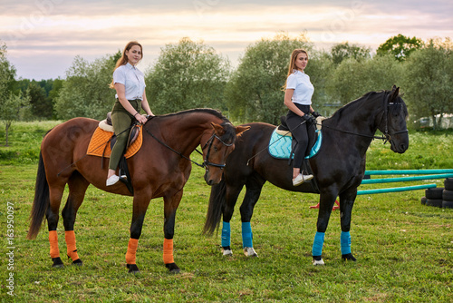 Pretty young girls jockey and their horses © Alex Shadrin