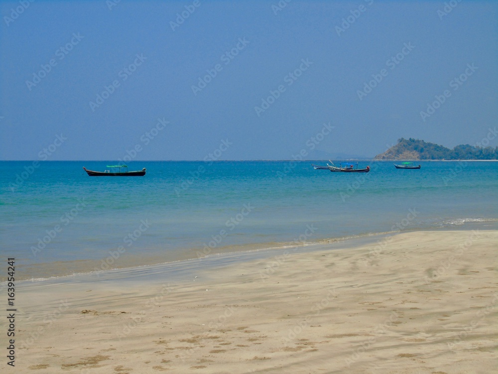 eaux turqoises de la plage de Ngapali Myanmar eaux turqoises de la plage de Ngapali Myanmar