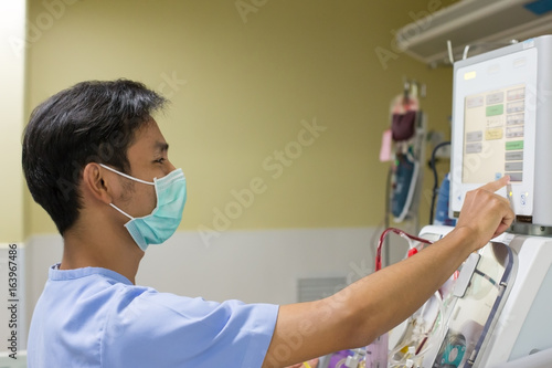 Billede på lærred The specialist are doing continuous renal replacement therapy equipment and injection pump