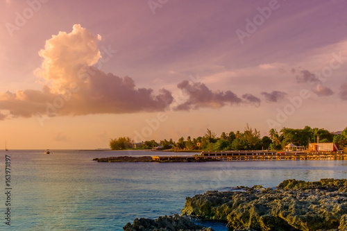 Fotografía Sunset over the Caribbean Sea by George Town  coast, Grand Cayman, Cayman Island