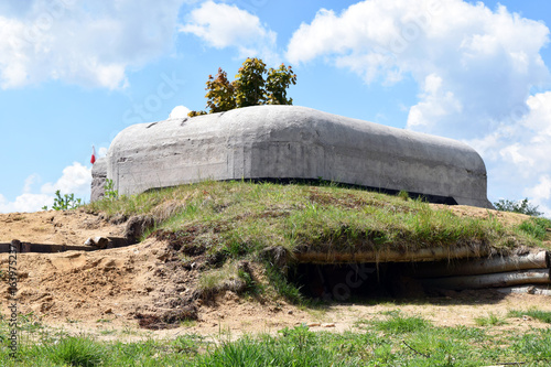 Zabytkowy bunkier, schron z czasów II Wojny Światowej