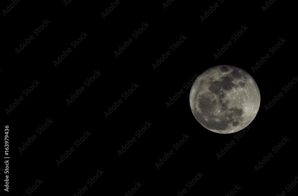 Super Moon with black background (Space for text on the left) Super Moon with black background (Space for text on the left)