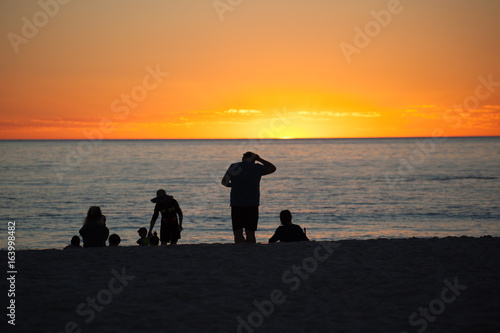 family on the beach © Chonlapoom Banharn