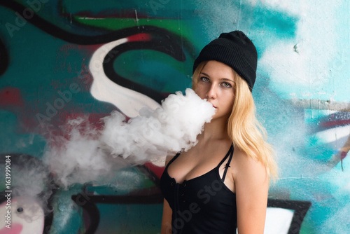 Canvas Print Young sexy blonde smoking