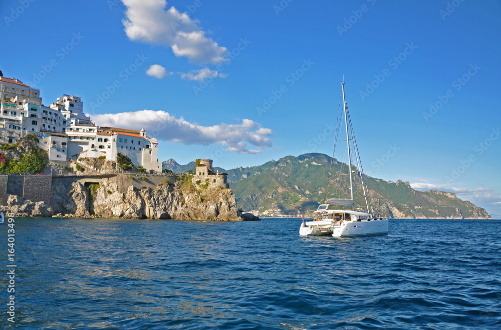 Φωτογραφία Amalfi is an Italian town, the star of the Amalfi coast and white yacht