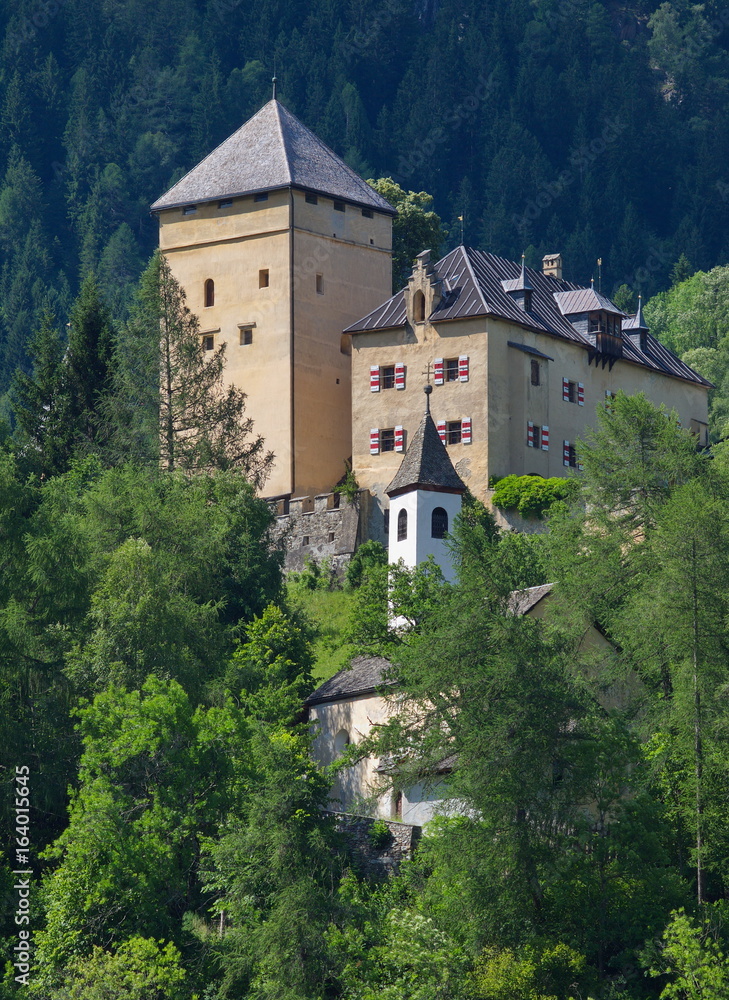 Burg Groppenstein bei Obervellach im Mölltal / Kärnten / Österreich