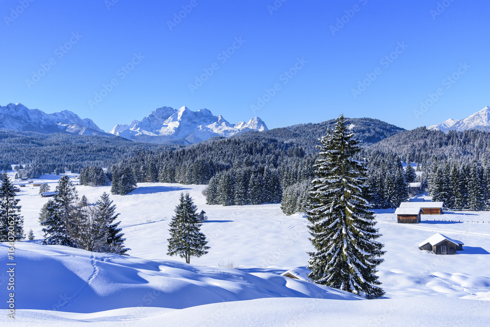 winterliche Landschaft im Werdenfelser Land nahe Mittenwald